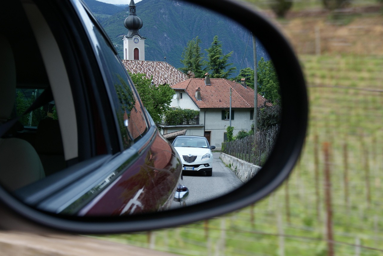 Automobile, column, mirrors — Casino Uden Rufus: Navigating the Mobile Experience